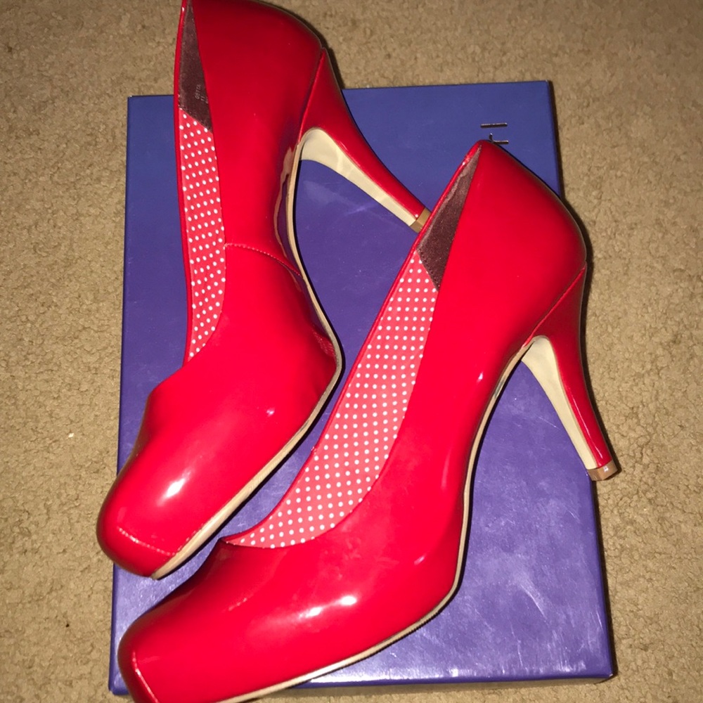 NWT Madden Girl Red Pumps